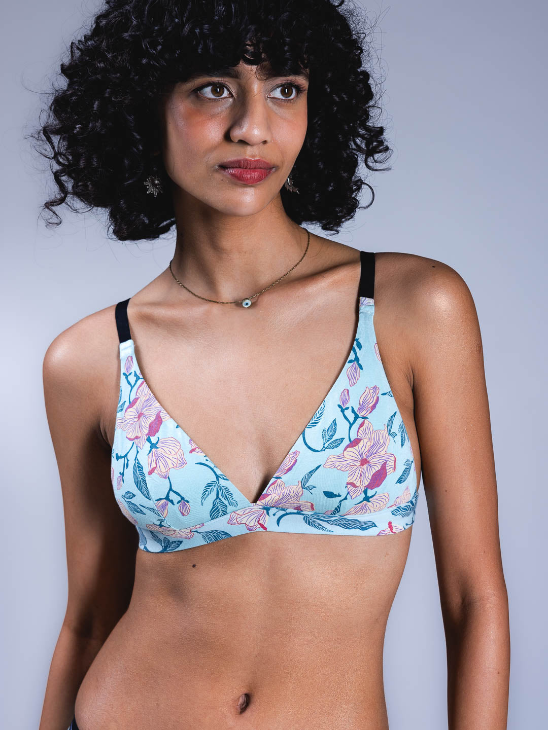 Women Adjustable Triangle Bra Spring Front Close Up